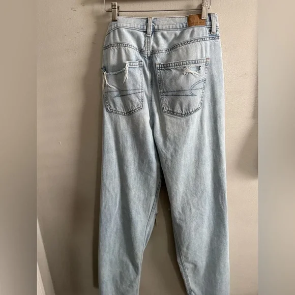 American Eagle destroyed Baggy straight light Wash Jean size 6 - Picture 2 of 9